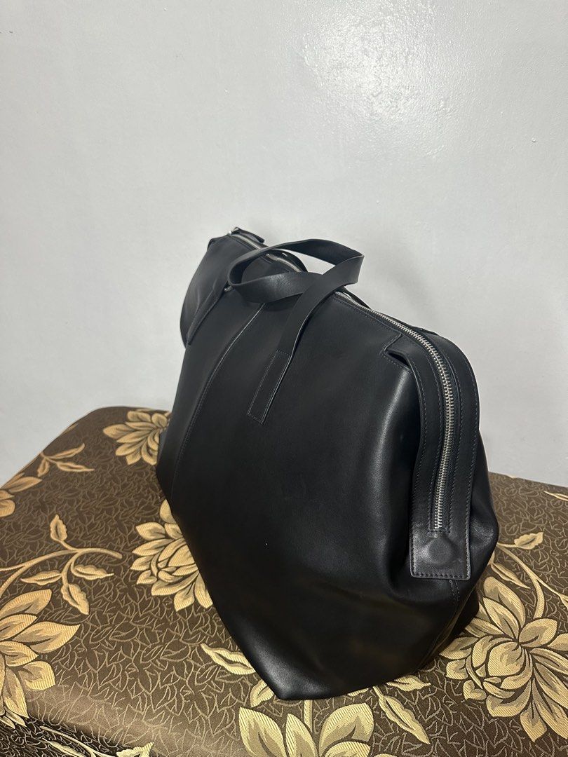 Zara Duffle Travel Bag - Black (Category: Luxury Bags & Wallets) located in Batangas. Submitted by jim2621 (Listing ID 1438507630, Image 2). Description: - Zara Duffle Travel Bag - Black - Zippered closure - Two top handles - Interior zippered pocket - Smooth, leather-like material - Spacious design - Ideal for travel or everyday use.