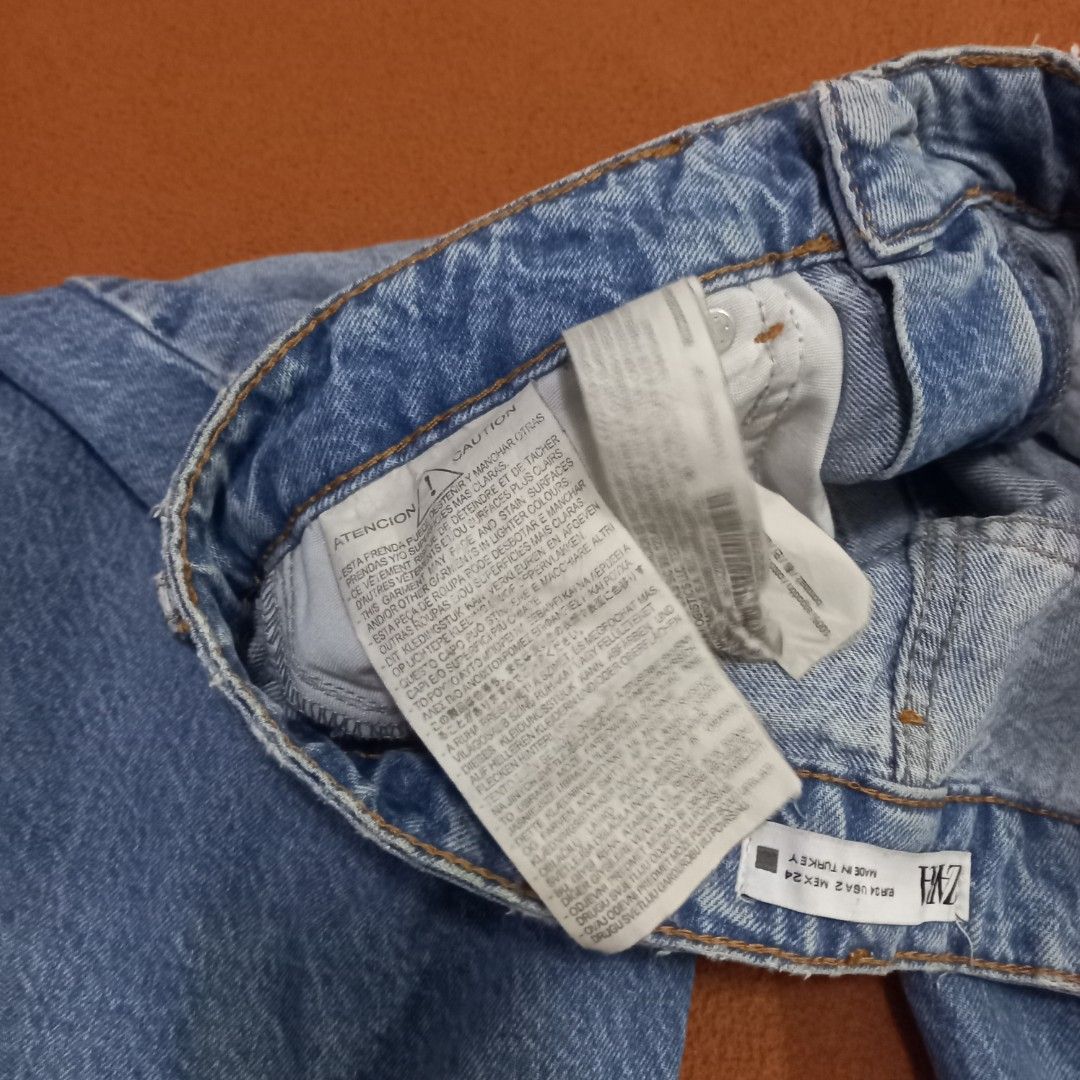 Zara Ladies' Denim Jeans (Category: Jeans) located in Manila. Submitted by euco.wardrobe (Listing ID 1438516328, Image 3). Description: - Zara denim jeans - Light blue wash - Size: EUR 34, USA 2, MEX 24 - Made in Turkey - Button and zipper closure - Two front pockets and two back pockets - Classic five-pocket design.