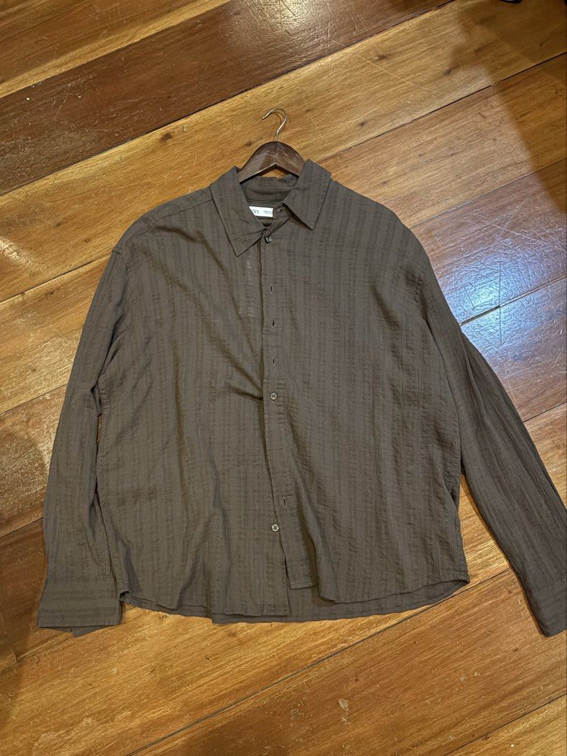 Zara Linen Long Sleeve Polo (Category: Tshirts & Polo Shirts ) located in Makati City. Submitted by prelovedbyjeff7 (Listing ID 1438666512, Image 1). Description: - Zara long sleeve linen polo - Textured brown fabric - Size M - Brand new with original tags - Selling for 1.5k only, SRP: 2.5k.