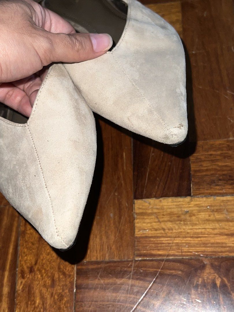 Zara Pointy Toe Flat Shoes Sling Back Suede (Category: Flats & Sandals) located in Pasig City. Submitted by livebird-217e (Listing ID 1438586859, Image 3). Description: İn excellent soft velvet condition. Small dirt present on some areas as the nature of the material used. Alls details in pics. Size 36- Fits size 6- 6.5, Adjustable sling back buckle and with garter for ease of use. No pudpod or tears or cracks. .