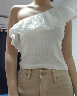(Category: ) located in . Submitted by fayeceeee (Listing ID 1438609564, Image 1). Description: .
