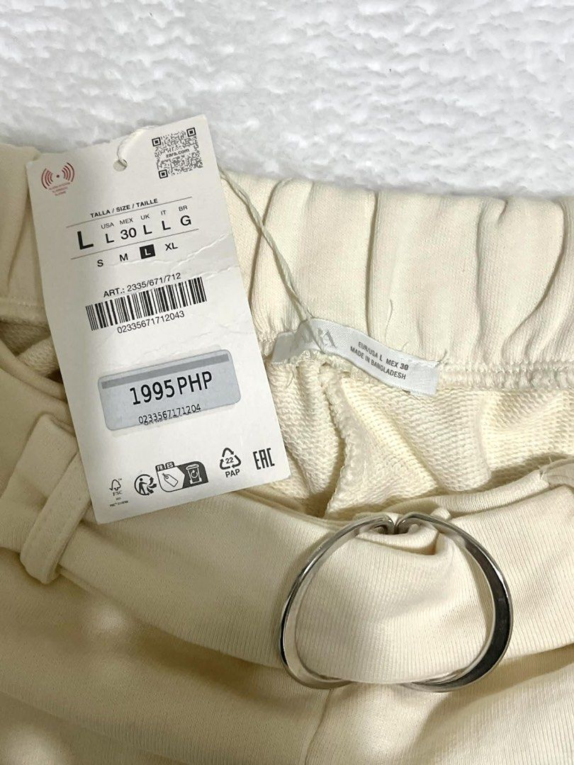 Zara wide leg pants (cream) (Category: Jeans) located in Pasig City. Submitted by closet_reframe (Listing ID 1438528368, Image 3). Description: Brand new, Zara wide leg pants in cream. really soft and comfy, not thin or stiff at all. Fits nicely and has a clean flowy look. Top, shoes and bag are also for sale! S: L.