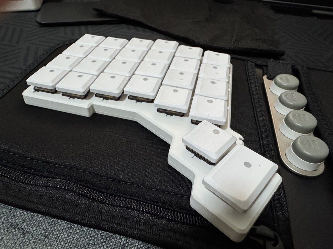 ZSA Voyager Split Mechanical Keyboard - White457719655485286400