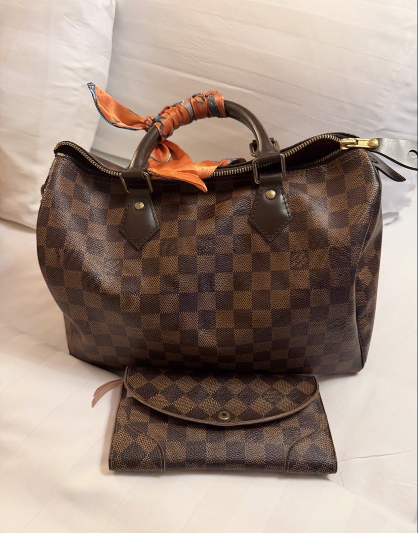 100% Original lv bag and wallet! (Category: Looking For) located in Taguig. Submitted by ilyag8 (Listing ID 1438793048, Image 1). Description: Preowned original bag and wallet.