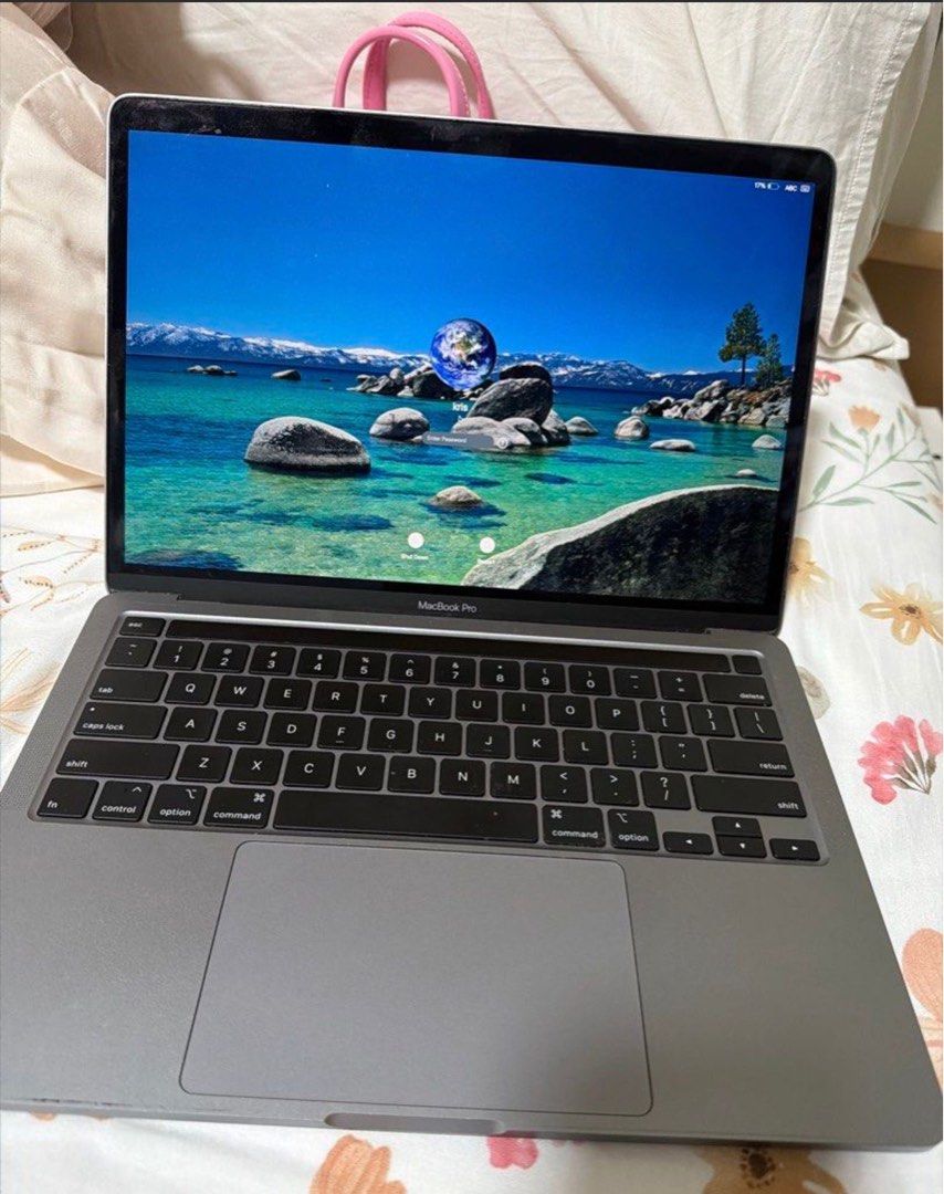13 inch macbook458585763501189120