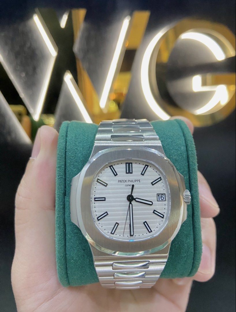 (2016) Patek Philippe Nautilus Steel White 5711/1A (Category: Watches) located in Singapore. Submitted by watchgen (Listing ID 1438793579, Image 1). Description: Model: 5711/1A Brand: Patek Philippe Description: - Dated 2016 - Full complete set - Mint condition Located us： 180 Bencoolen Street #01-68 (189646) Opening hours: 1-7pm daily *We provide 6 months in house warranty for all preowned items* Payment mode: Cash/Paynow/Bank transfer/Credit Ca