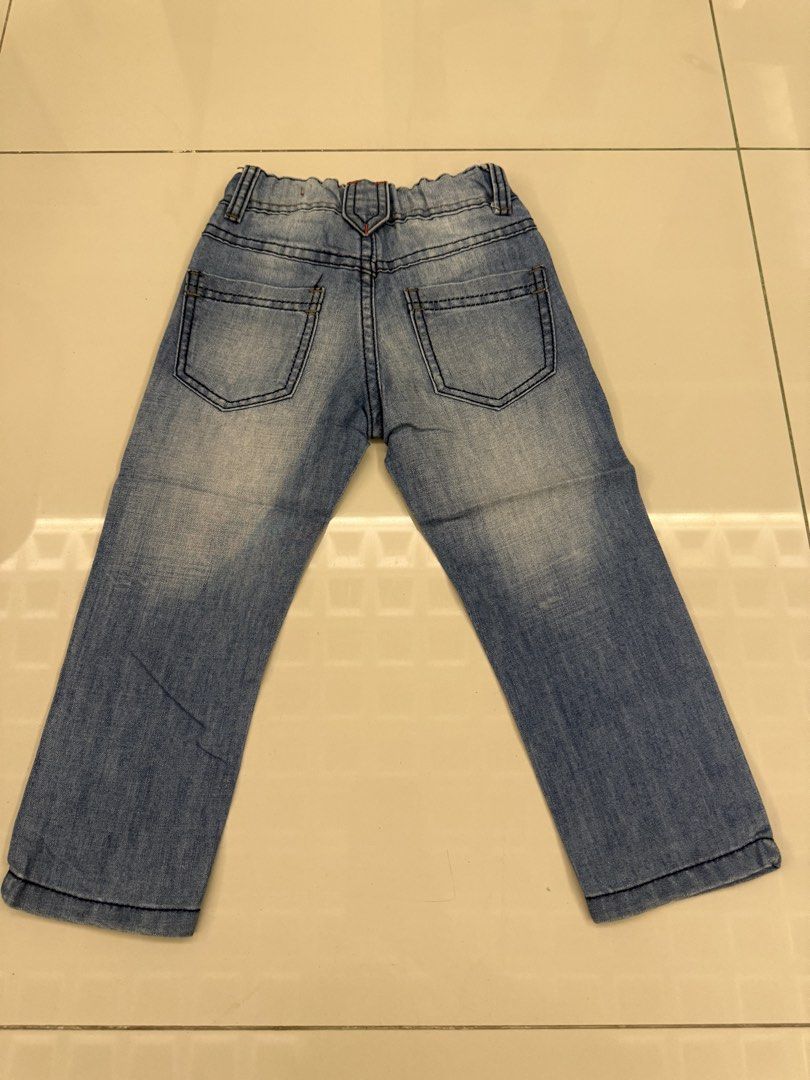 5 Branded Pants for 2-year-old kids (Category: Babies & Kids Fashion) located in Quezon City. Submitted by valll (Listing ID 1438862561, Image 3). Description: 🔴FOR SALE: 5 pairs of pants for 2-year-olds 📍1 Baby Guess, 2 Periwinkle, 1 Carter’s, 1 Gingersnaps 📍Take all 5 pairs for PHP 1000 📍All in good condition 📍First Owner 📍Handwashed. Never machine-washed 📍As is whereis. What you see is what you get. 📍RFS: Decluttering. Too many things.
