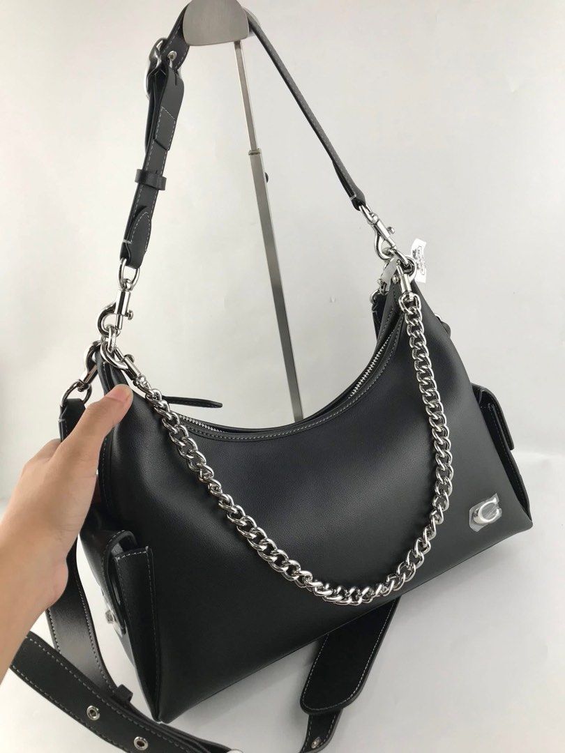 🍀 CCH Pocket Juliet30 (Category: Luxury Bags & Wallets) located in Manila. Submitted by vera.prudence (Listing ID 1438702198, Image 2). Description: 🍀 CCH Pocket Juliet30 12" (L) x 9" (H) x 5" (W) P2,500 Actual Photo Plus SF.
