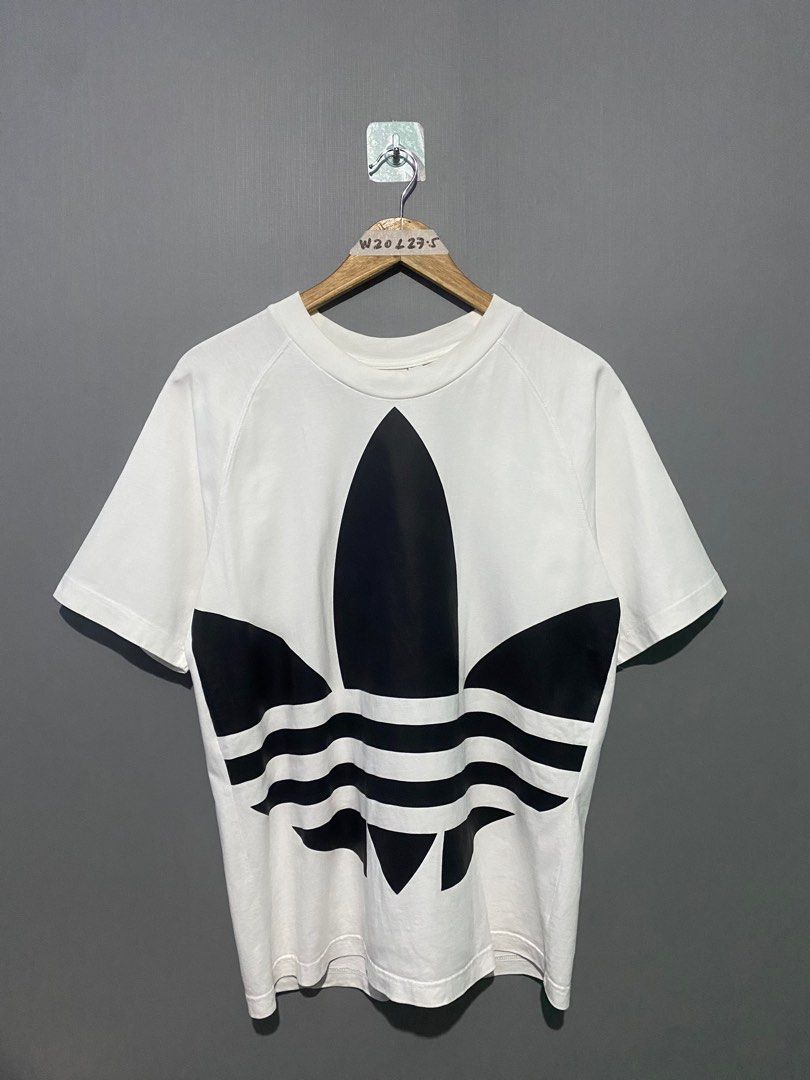 Adidas Trefoil T-shirt (Category: Tshirts & Polo Shirts ) located in Mandaluyong City. Submitted by rileyfreeman (Listing ID 1438865290, Image 2). Description: - White Adidas Trefoil t-shirt - Features a large black Trefoil logo - Classic crew neck design - Short sleeves - Size and product code visible on the tag Adidas Big Trefoil Boxy Tee Size: Xsmall on tag Dimes: W20 L27.5 No issue , may need lang wash Good Condition P599 only .
