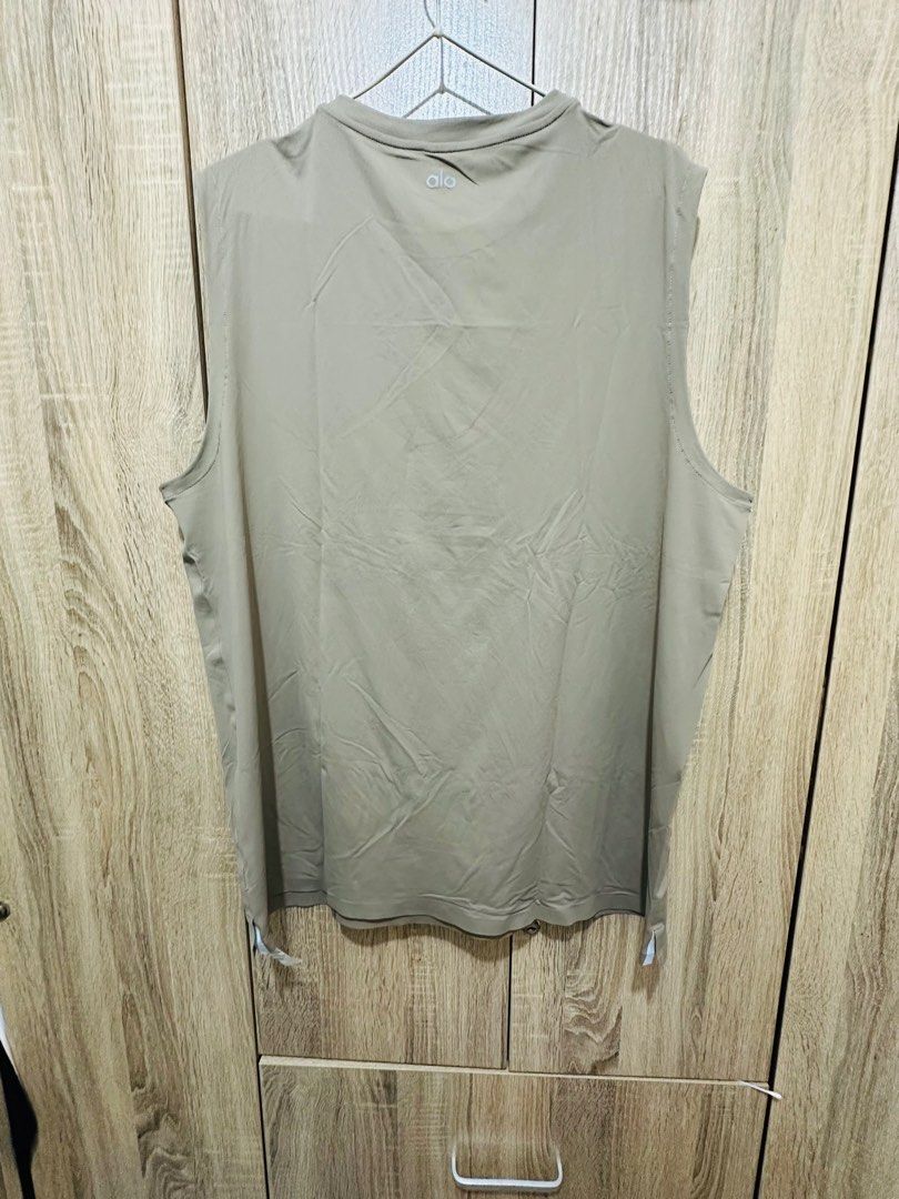 ALO Conquer muscle tank top sando (Category: Activewear) located in Calamba. Submitted by nympha0630 (Listing ID 1438764168, Image 3). Description: Orig Like new condition Used once lng malaki sa asawa ko. Large frame male .