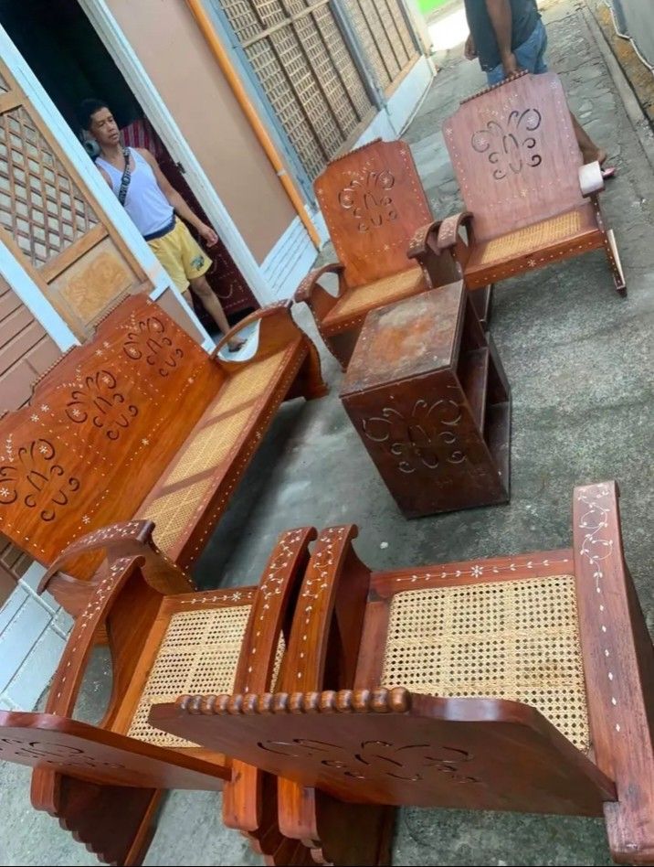 Ambassador sala set de solihiya (Category: Sofas) located in Manila. Submitted by carmelites36250 (Listing ID 1438744849, Image 1). Description: #forsale #narrafurniture #ambassador #furniturestore #vintagestyle Ambassador sala set 🎯 Solid narra wood new solohiya Ready to use varnished deliver ✔ Offers:Pick up/ Delivery🚛 Asking Price-35,500 only ✔.