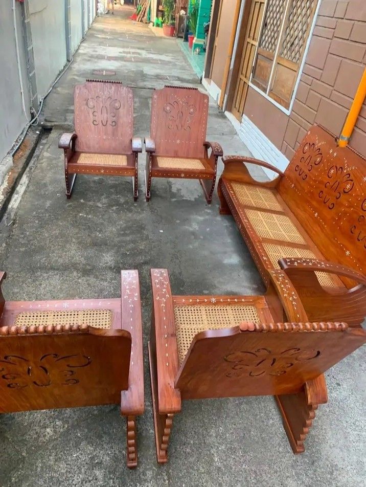 Ambassador sala set de solihiya (Category: Sofas) located in Manila. Submitted by carmelites36250 (Listing ID 1438744849, Image 3). Description: #forsale #narrafurniture #ambassador #furniturestore #vintagestyle Ambassador sala set 🎯 Solid narra wood new solohiya Ready to use varnished deliver ✔ Offers:Pick up/ Delivery🚛 Asking Price-35,500 only ✔.