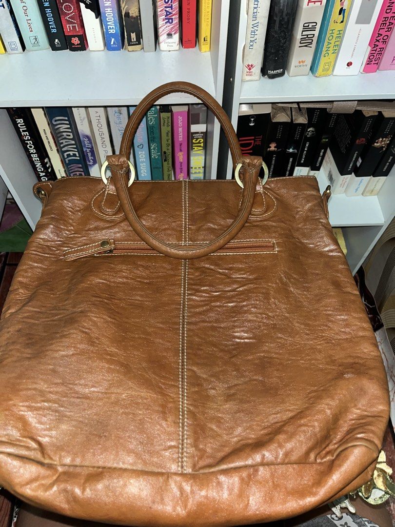 Anne Klein bag (preloved) (vintage) (Category: Shoulder Bags) located in Magalang. Submitted by kdotpreloved (Listing ID 1438788610, Image 2). Description: - Has signs of usage - Price is negotiable - Can send pics, vids, and even do a video call so you can check the item. .