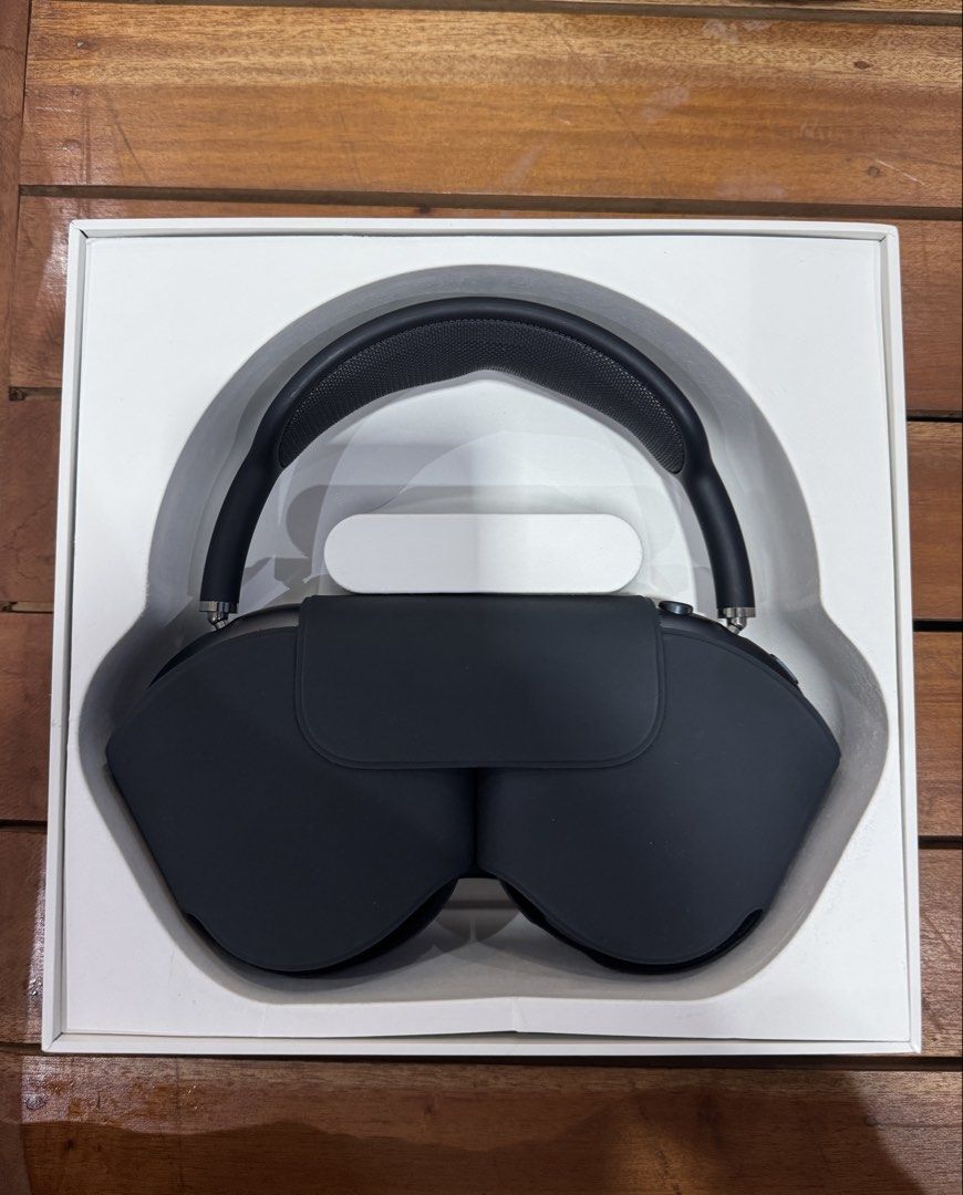 Apple AirPods Max (USB-C) - Space Gray (Category: Headphones & Headsets) located in Paranaque City. Submitted by mariusramos (Listing ID 1438803535, Image 2). Description: - Apple AirPods Max (Space Gray) USB-C - Includes original packaging and box - Comes with Smart Case - Visible earcups and headband - Still with warranty until July 2026 RFS: Not used anymore.