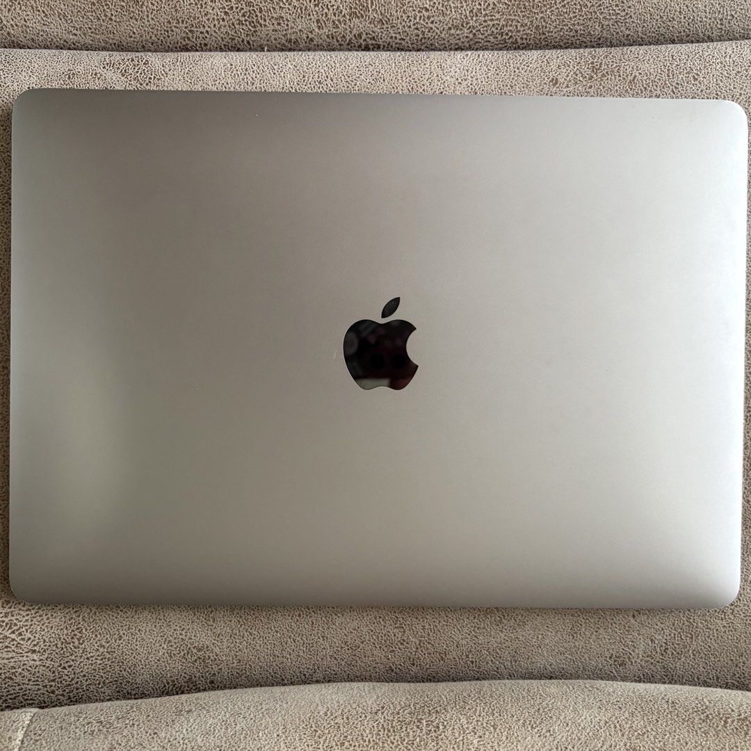 Apple MacBook Pro 13 inch (2017)458342165423728644