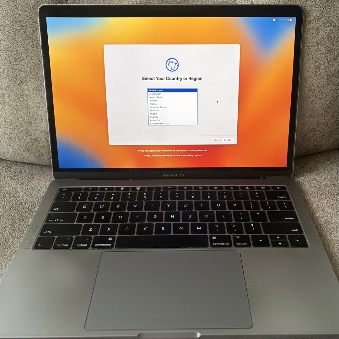 Apple MacBook Pro 13 inch (2017)458342165423728640