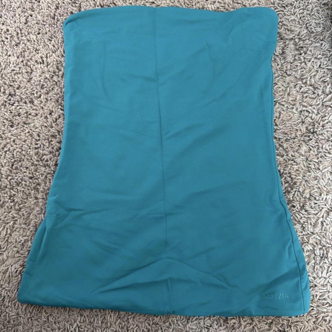 aritzia contour tube top (Category: Sleeveless) located in Marikina City. Submitted by itemsbynana (Listing ID 1438847054, Image 2). Description: 💌 brand new & guaranteed authentic 💌 sizes: xs (can fit up to s) 💌 item may come with or without tag.