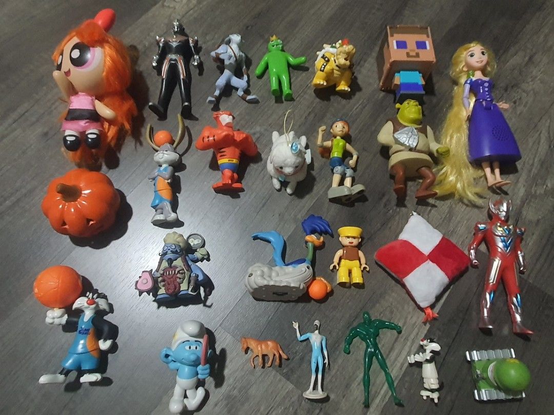 Assorted Toy Figures - Powerpuff Girls, Minecraft, Looney Tunes ...