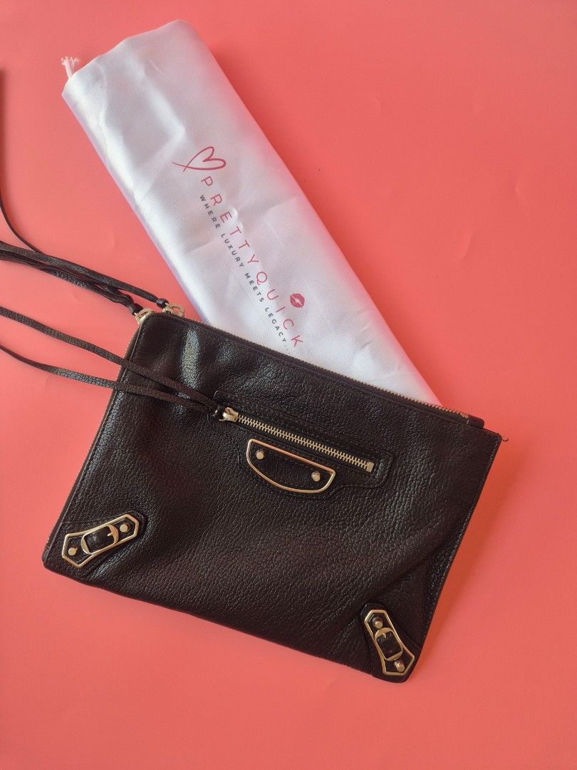 Balenciaga metallic edge clutch bag 💯 Authentic (Category: Luxury Bags & Wallets) located in Manila. Submitted by _prettyquick (Listing ID 1438726279, Image 1). Description: preowned pls manage your expectations 100% authentic Follow us on instagram for more items @_prettyquick.