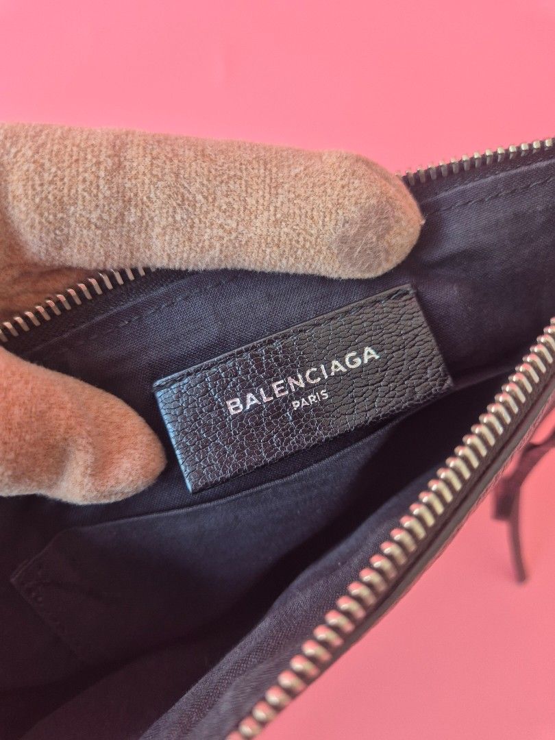 Balenciaga metallic edge clutch bag 💯 Authentic (Category: Luxury Bags & Wallets) located in Manila. Submitted by _prettyquick (Listing ID 1438726279, Image 3). Description: preowned pls manage your expectations 100% authentic Follow us on instagram for more items @_prettyquick.