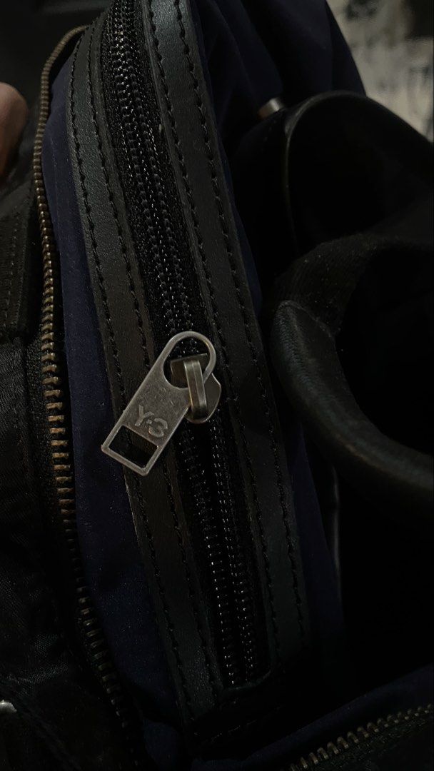 Authentic y3 yohji yamamoto sling (Category: Luxury Bags & Wallets) located in Cavite. Submitted by ohmie23 (Listing ID 1438783290, Image 3). Description: Authentic y3 yohji yamamoto sling.
