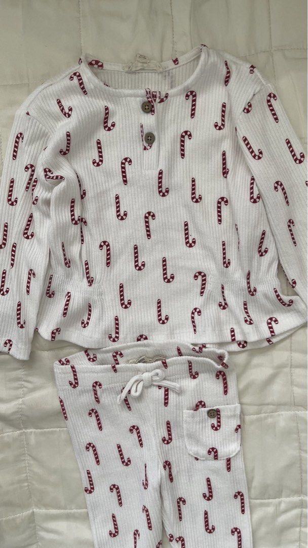 Baby Candy Cane Print Outfit (Category: Babies & Kids Fashion) located in Angat. Submitted by eltiff (Listing ID 1438751726, Image 2). Description: •Worn once only •2 years old on tag.