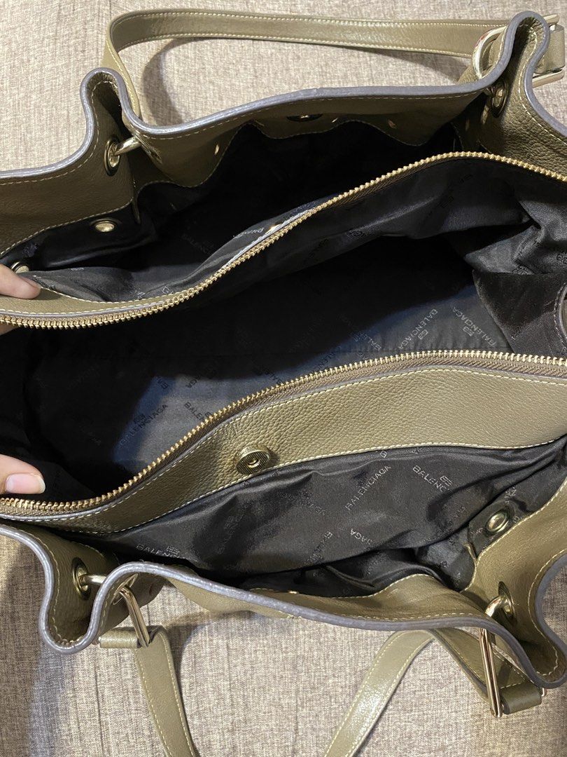 Balenciaga Leather Tote Bag (Category: Luxury Bags & Wallets) located in Calamba. Submitted by jupreloved_ (Listing ID 1438729105, Image 2). Description: Balenciaga tote bag. Neutral color, silver hardware, and studded details. Features a zippered pocket and two magnetic closure pockets; double handles. Brand: Balenciaga Size: Large Shipping through J&T. Payment are strictly through GCASH only, no COD. Exact size and color may be different from t