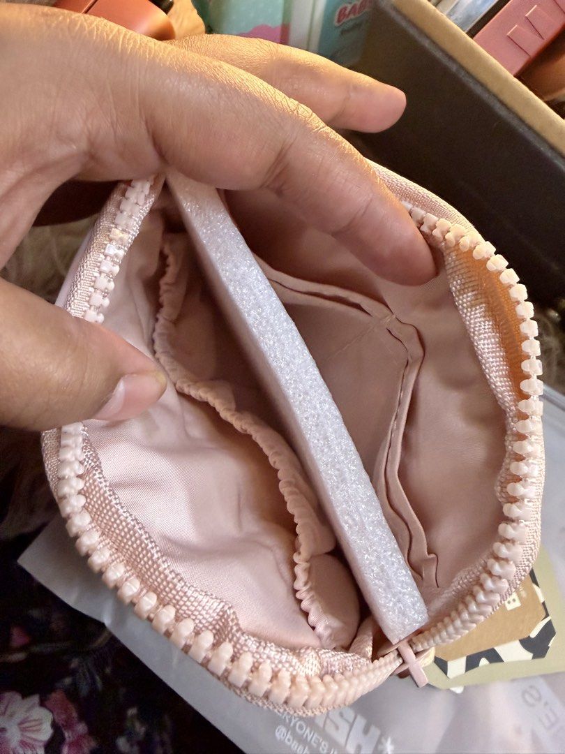 Bash Essential Passport Pouch Sakura (Category: Purses & Pouches) located in Bacoor. Submitted by peanut_storm (Listing ID 1438815998, Image 3). Description: .