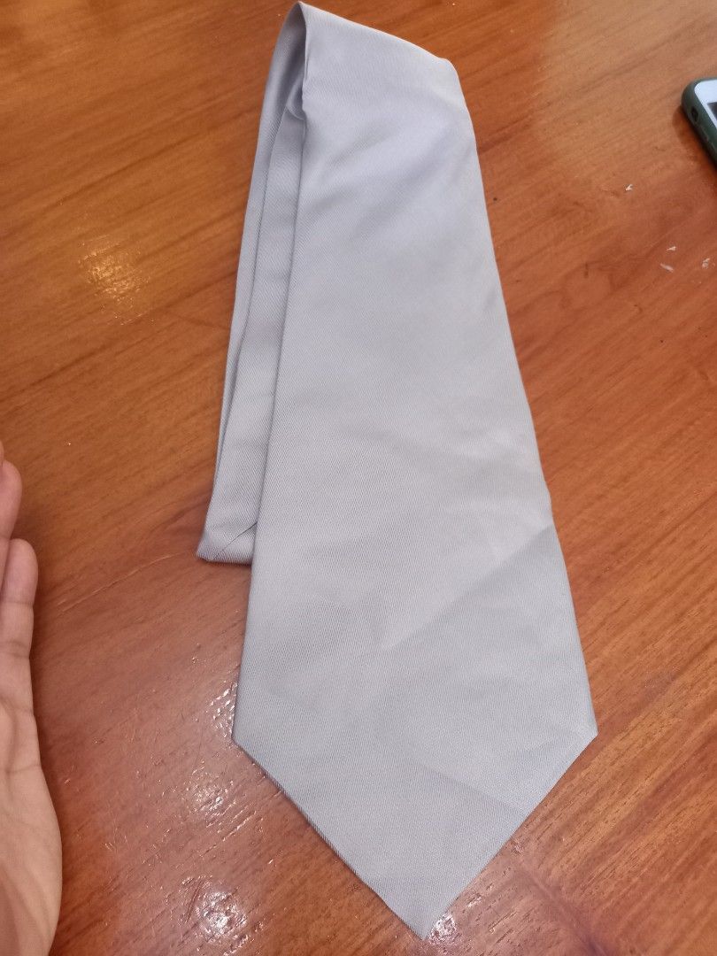 Bernard Quarcos Pura Seta Silk Tie (Category: Ties) located in Tuguegarao City. Submitted by zenphoenix-7ad615 (Listing ID 1438757185, Image 1). Description: - Brand: Bernard Quarcos - Origin: Made in Italy, styled in Paris - Material: Pura Seta silk - Color: Light gray - Features: Classic design, suitable for formal occasions - Details: From the Norma della Legge collection.