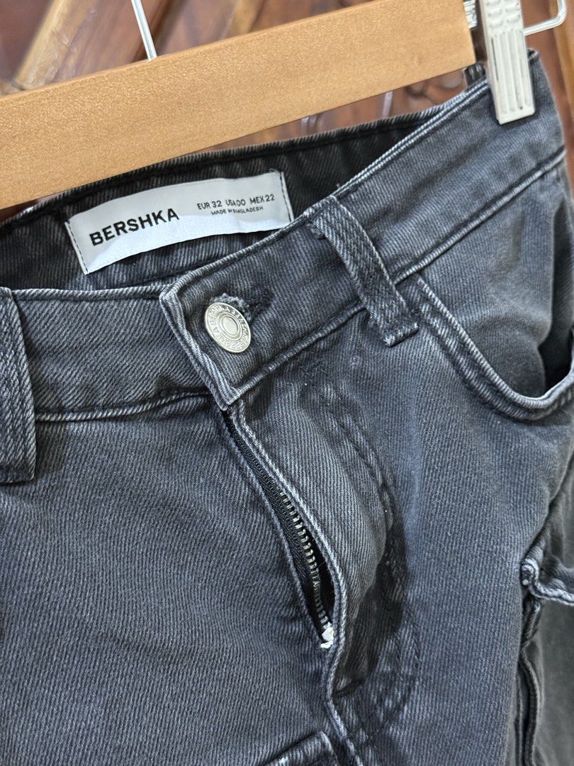 Bershka Denim Cargo Skirt (Category: Skirts) located in Iloilo. Submitted by wornwellco (Listing ID 1438748582, Image 2). Description: - Bershka denim skirt - Dark grey wash - Size: 32 EUR / 40 USA / MEX 22 - Cargo pockets - Zipper and button closure - Side ties - Two front pockets - Two back pockets.