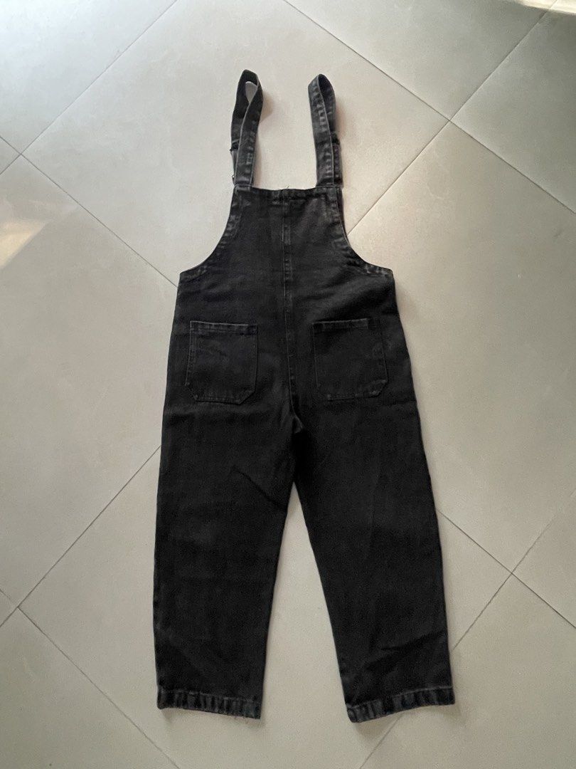 Black Denim Overalls Jumpsuit Jumper (Category: Jumpsuits) located in Lucena. Submitted by halfrackph (Listing ID 1438796740, Image 2). Description: - Black denim overalls - Mid-shin length - Adjustable straps - Straight leg cut - Multiple pockets - Medium-weight denim - Perfect for casual wear - Best fits small - Waist up to 28”, hips 36”.