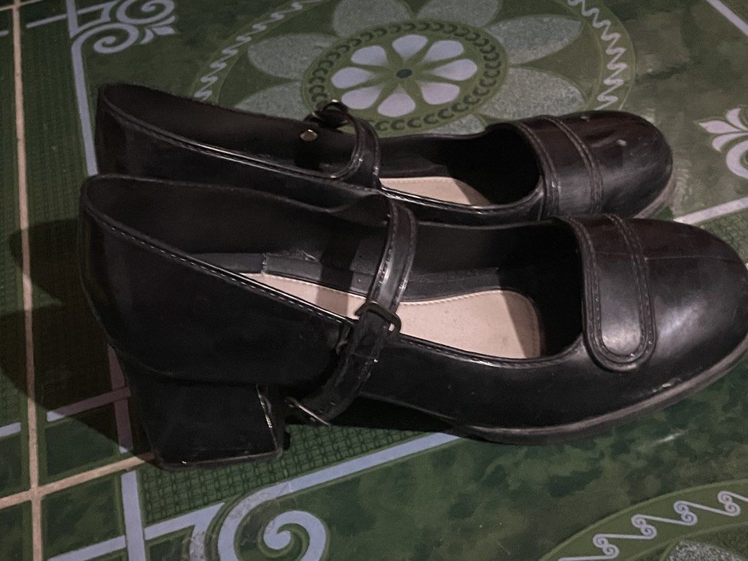 Black School Shoes Size 36 (Category: Loafers) located in Tumauini. Submitted by runayin (Listing ID 1438852387, Image 2). Description: - visible wear & tear and cracks on insole rfs; decluttering, need funds MOD: via J&T, buyer shoulders fee MOP: gcash, bank transfer i ship after payment!.