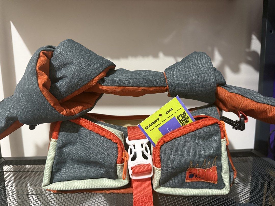 CARRYOM GOPI II - Rebel (Category: Cross-body Bags) located in Makati City. Submitted by reynyv (Listing ID 1438844732, Image 1). Description: CARRYOM Gopi II - Rebel colorway - multiple compartments - customizable straps - like new; only used twice (bought Apr 2026) - really cool hangout bag rfs: barely used; i like their Mala tote bag more PM if you need more pics/details loc: Makati.