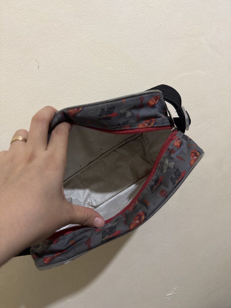 Cars Lightning McQueen Messenger Bag (Category: Luxury Bags & Wallets) located in Manila. Submitted by klayyzhidalgoo (Listing ID 1438806133, Image 2). Description: - Lightning McQueen messenger bag - Black shoulder strap - Zippered main compartment - Interior lined with light-colored material - Features 'GO LIGHTNING' and 'RSD Racing Sports Network' graphics.