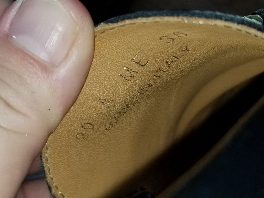 SALE LP NA Christian dior black loafers 36 (Category: Loafers) located in Quezon City. Submitted by lykpossession (Listing ID 1438795454, Image 2). Description: Ask first if available.