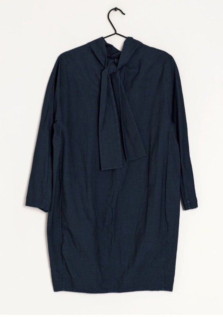 COS Original Back Tiered Midi Dress (Category: Dresses) located in Bulacan. Submitted by mari.cassie (Listing ID 1438796419, Image 2). Description: measurements : Lenght 35" Width 21.5" Eur: XS CN: 165/84A in excellent condition 10/10 Preloved Items Not thrifted — any major flaws will be clearly noted. Colors may differ slightly due to lighting. Some photos are for style reference only — please read descriptions carefully & ask questions if unsur