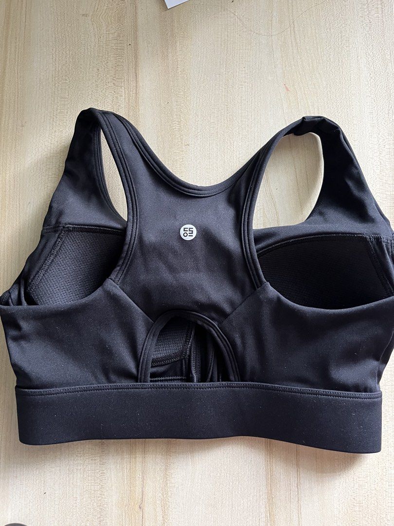 Cosi Active Sports Bra - Black, Size S (Category: Activewear) located in Manila. Submitted by caroutops (Listing ID 1438739321, Image 2). Description: RFS: maliit sakin and bago pa lang siya.