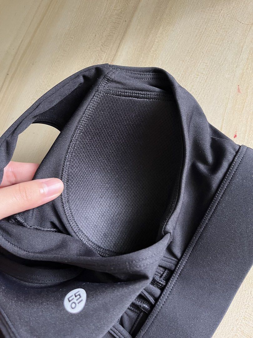 Cosi Active Sports Bra - Black, Size S (Category: Activewear) located in Manila. Submitted by caroutops (Listing ID 1438739321, Image 3). Description: RFS: maliit sakin and bago pa lang siya.