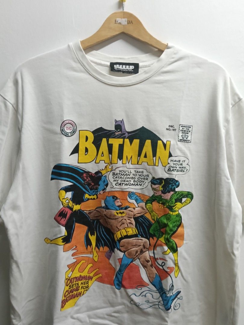 DC Comic Batman (Category: Tshirts & Polo Shirts) located in Ampang. Submitted by budothrift (Listing ID 1438850021, Image 2). Description: DC Comic Batman Pit 23/28 Copyright 2021 Condition 9/10.