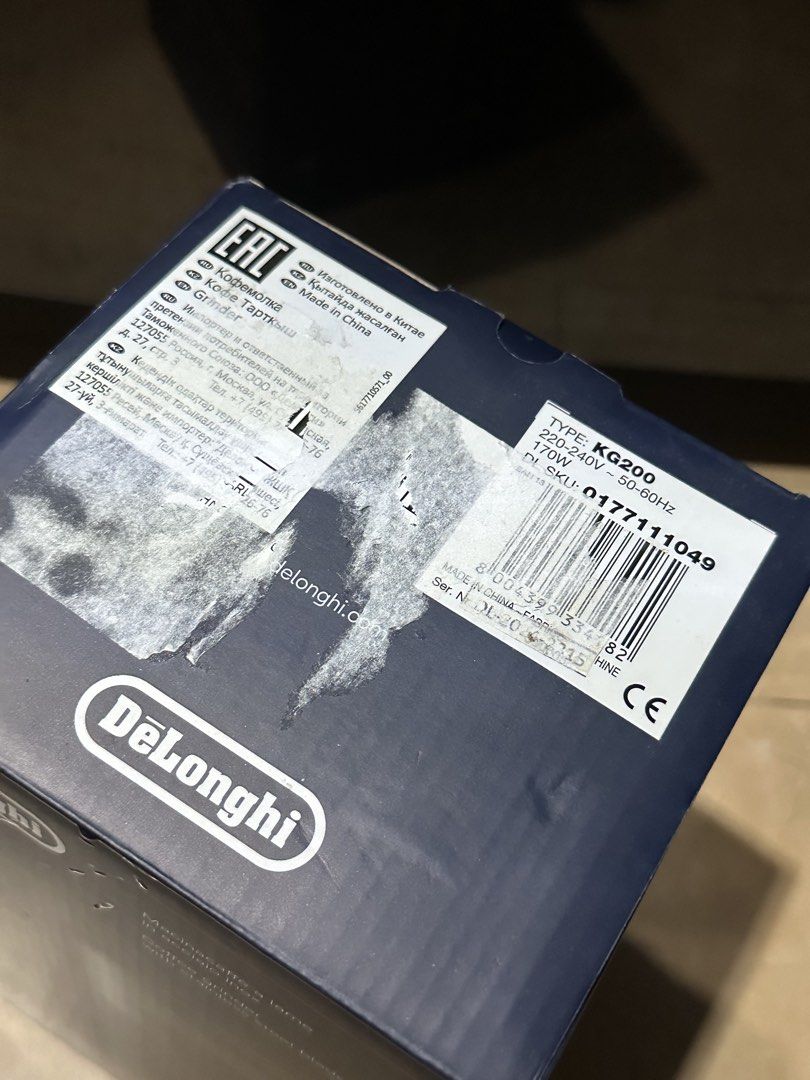 DeLonghi KG200 Coffee Grinder (Category: Coffee Machines & Makers) located in Antipolo. Submitted by colecshop (Listing ID 1438792122, Image 3). Description: - DeLonghi KG200 coffee grinder - Stainless steel blades - Black color - Includes original box - Made in China - Designed for grinding coffee beans - Clear container for bean visibility.