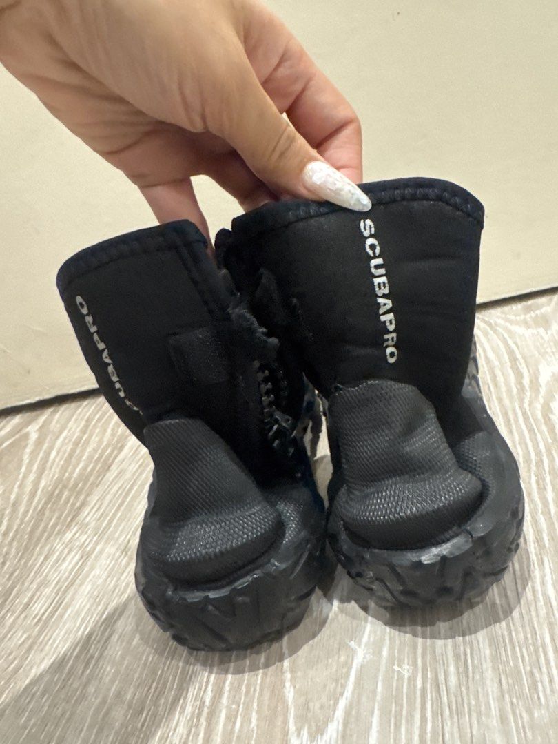 DIVING BOOT (Category: Other Sports Equipment and Supplies) located in Petaling Jaya. Submitted by eeeee.shark (Listing ID 1314504752, Image 3). Description: IST PROLINE Diving Boot (RM80) Size: 37-38 Zipper stoper (5mm) Scubapro Delta 5 (RM100) Size: 37-38 Zipper stoper (5mm) Fourth element (RM500) - ONLY WEAR ONCE Size: UK5 / USA 6 / EU38 Zipper stoper (6.5mm) - Buy any boot free a socks (0.5mm) Size S #First come first serve .