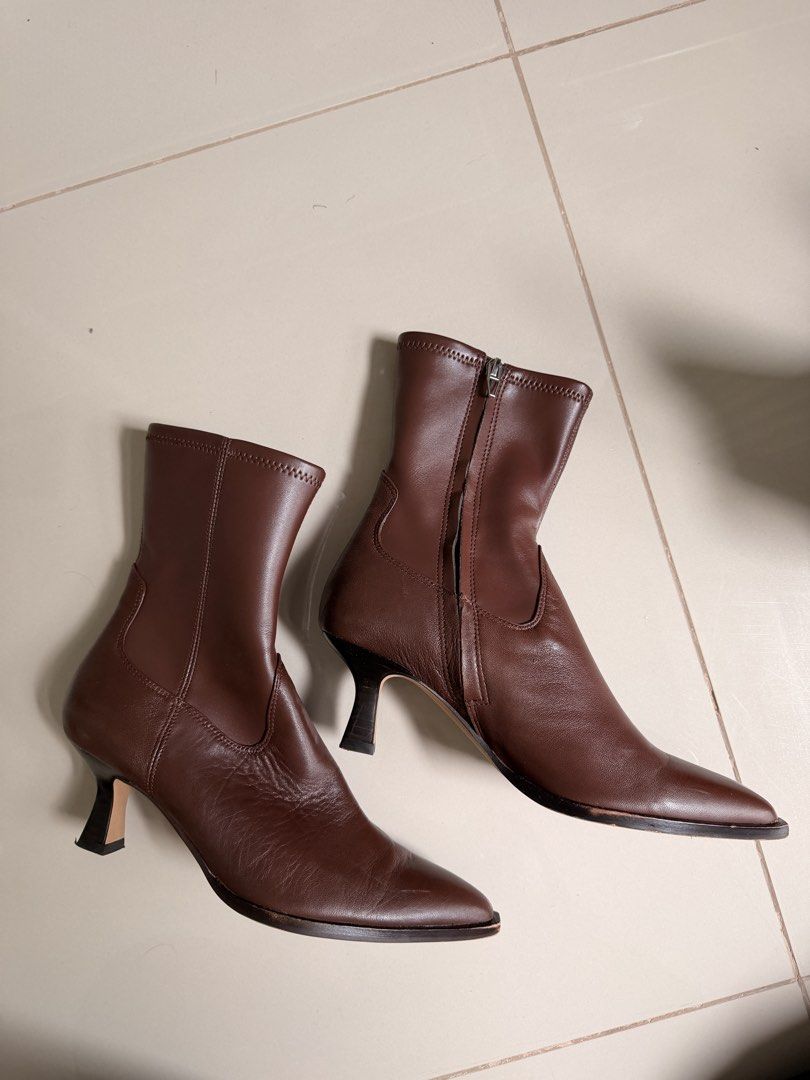 Dolce Vita Brown Ankle Boots (Category: Boots) located in Taguig. Submitted by sourcedbym (Listing ID 1438818173, Image 2). Description: - Dolce Vita ankle boots - Color: Brown - Features a pointed toe - Small heel - Side zipper closure - Signs of wear on the sole - retail 8k.
