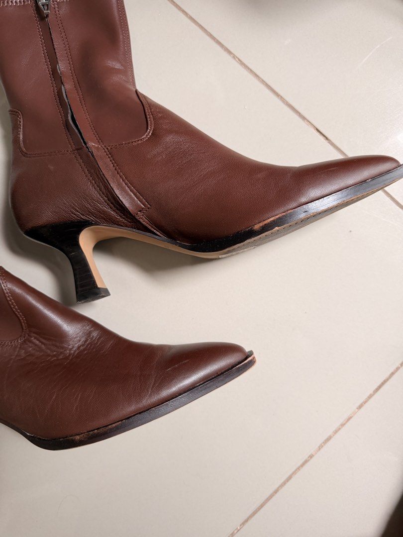 Dolce Vita Brown Ankle Boots (Category: Boots) located in Taguig. Submitted by sourcedbym (Listing ID 1438818173, Image 3). Description: - Dolce Vita ankle boots - Color: Brown - Features a pointed toe - Small heel - Side zipper closure - Signs of wear on the sole - retail 8k.