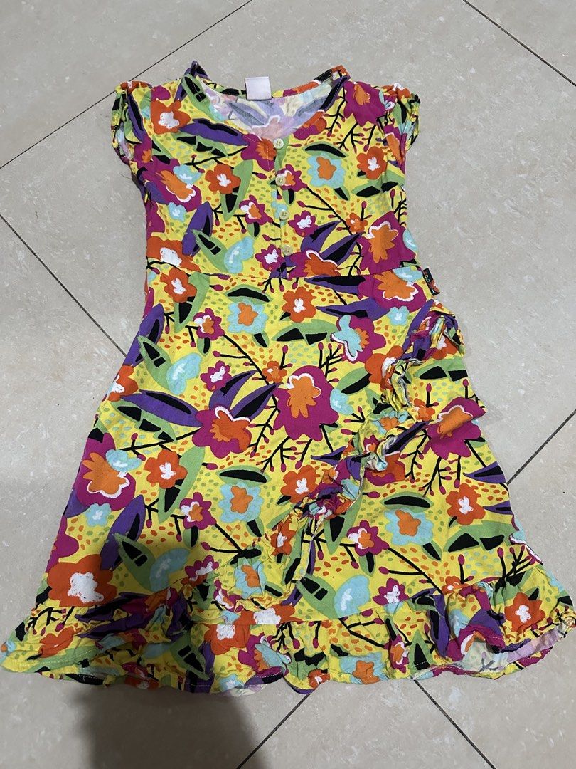 Dress and top 6-8 (Category: Babies & Kids Fashion) located in Bulacan. Submitted by deicalayag (Listing ID 1438732179, Image 1). Description: Floral dress like new condition 100 Gap top 100 like new Yellow dress challis fabric 50.