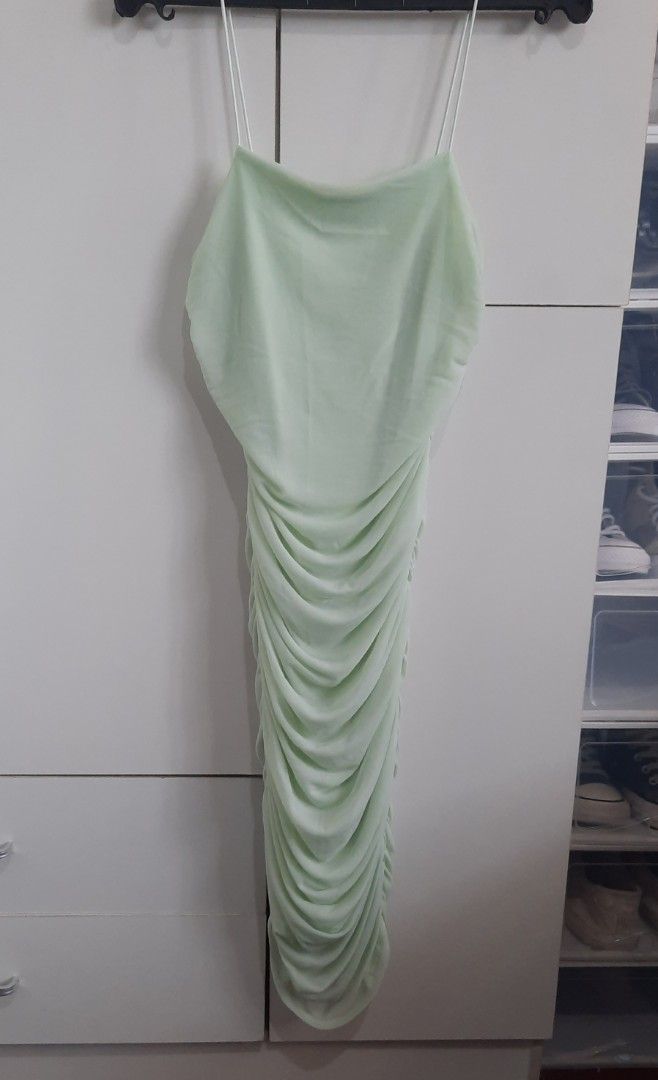 Forever 21 Ruched Midi Dress (Category: Dresses) located in Cainta. Submitted by tinsbottomdrawer (Listing ID 1438786054, Image 3). Description: - Forever 21 midi dress - Light green color - Size S - Ruched design - Spaghetti straps - Made in Vietnam Measurement: Waist Width: 28cm Length: 64cm.