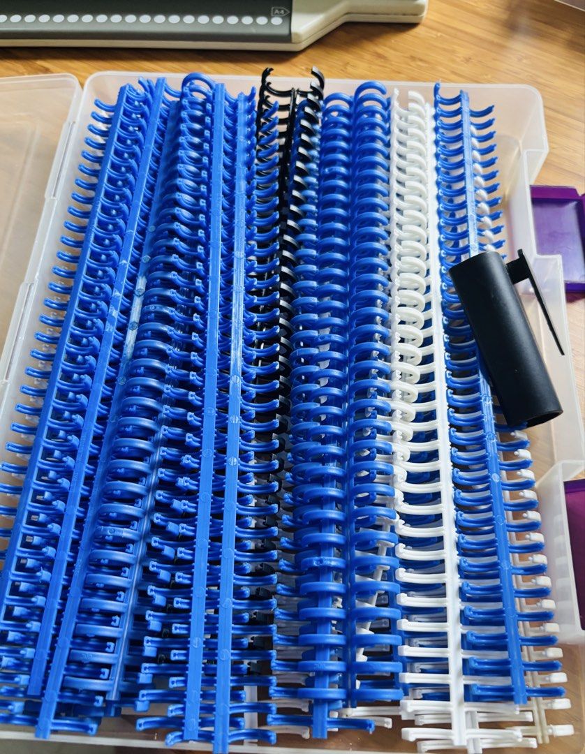 GBC Clickman A4 Binding Machine with Binding Combs458365741544263681