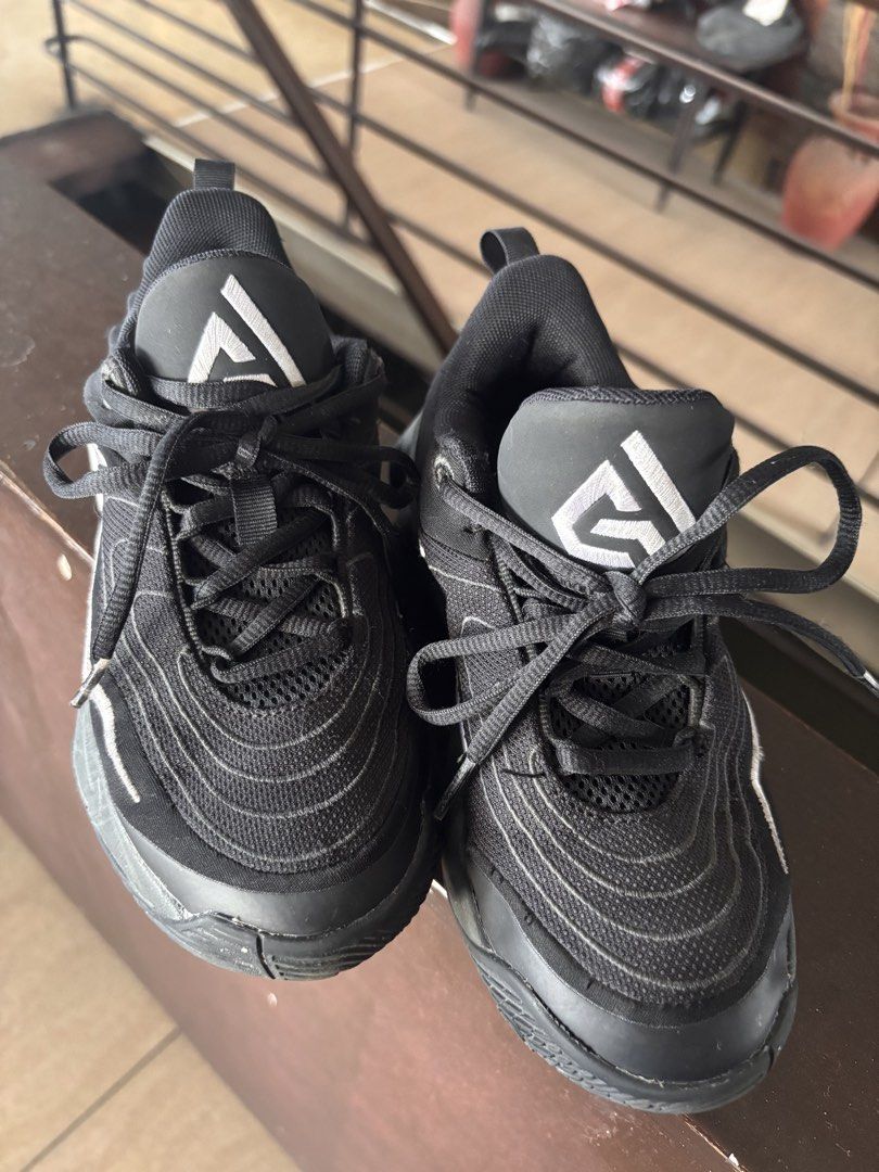 Giannis Immortality (GS) Black 1.5Y (Category: Babies & Kids Fashion) located in Manila. Submitted by loopbabies (Listing ID 1438807678, Image 2). Description: - Nike Giannis basketball shoes - Black upper with white accents - Giannis logo on the tongue - Black sole with a wavy design - Laced closure - Padded collar.