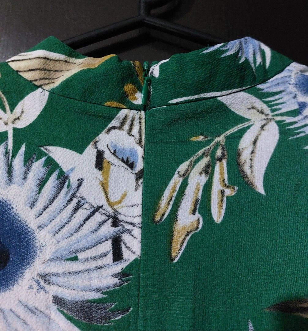 green floral short sleeve top (Category: Others Tops) located in Davao. Submitted by vyyrsc (Listing ID 1438846026, Image 2). Description: 𝄞 additional notes suitable for size m-l mop: gcash.