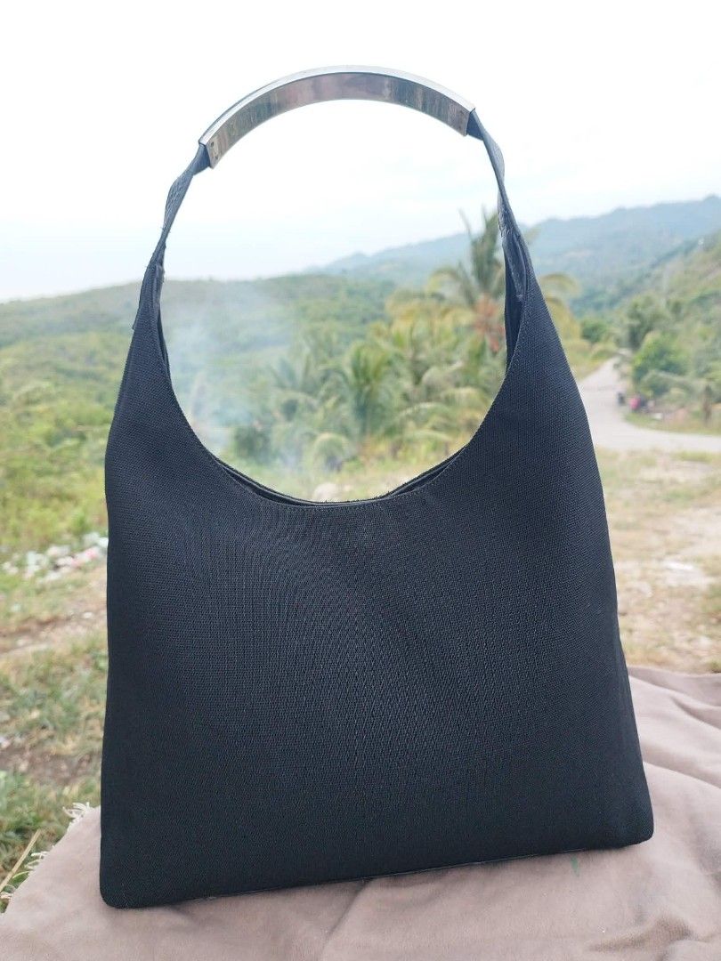 Gucci Black Handbag with Metal Handle (Category: Luxury Bags & Wallets) located in Cebu City. Submitted by tlisurplus (Listing ID 1438814346, Image 1). Description: - Black handbag - Metal handle - Zipper closure - Magnetic snap closure - Gucci logo detail - Durable fabric - Internal zippered pocket.