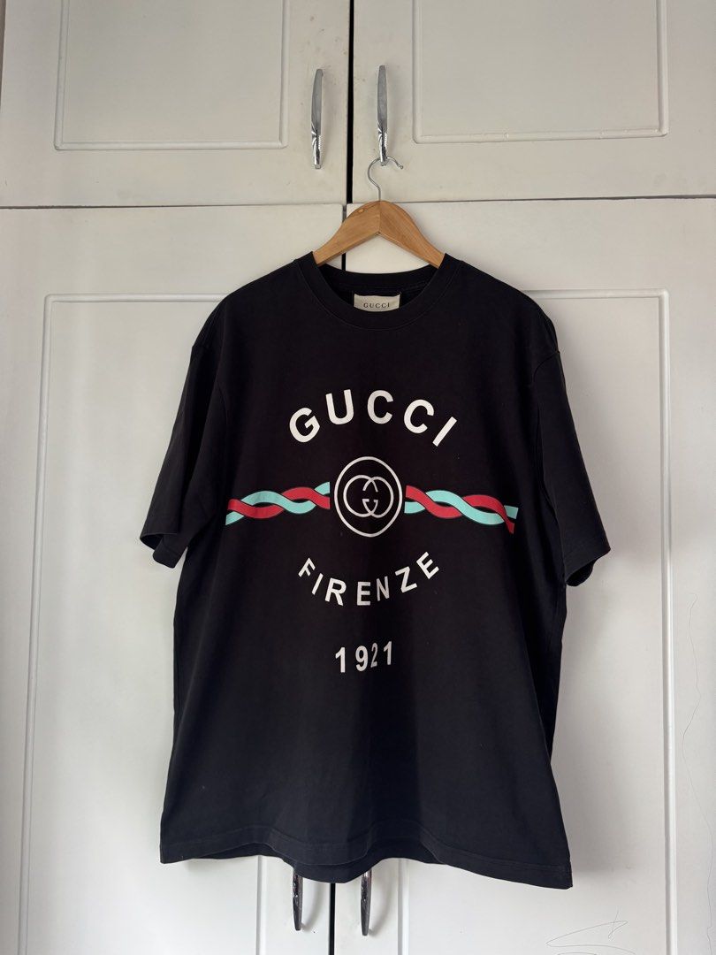 Gucci Casual Shirt (Category: Tshirts & Polo Shirts ) located in Manila. Submitted by rcxp_ (Listing ID 1438730397, Image 1). Description: Authentic po ito 💯 Lightly used Makapal tela.